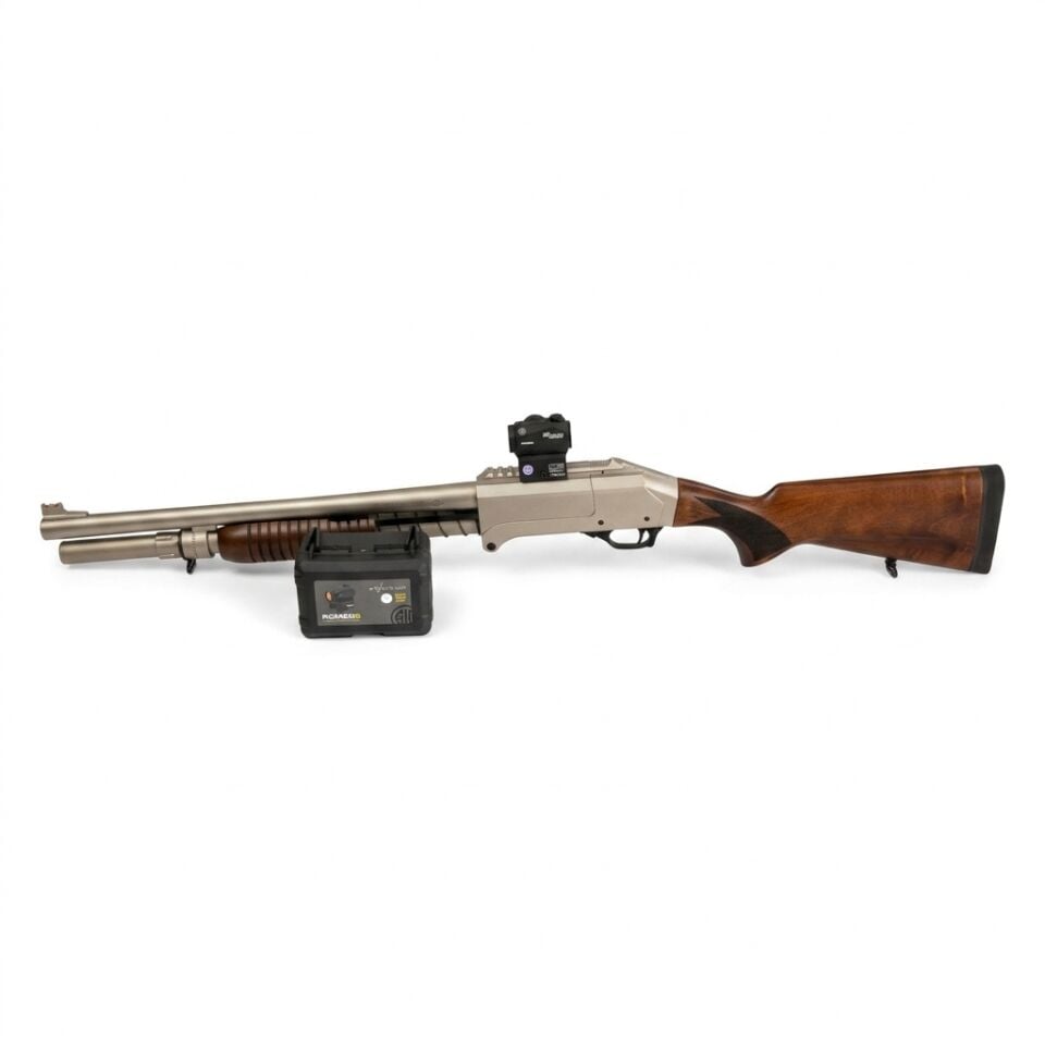Axor Arms FP-F Marin Pompalı Combo Set - beyaz zeminde diğer yandan görünüm, Romeo5 red dot takılı, önünde kutusu